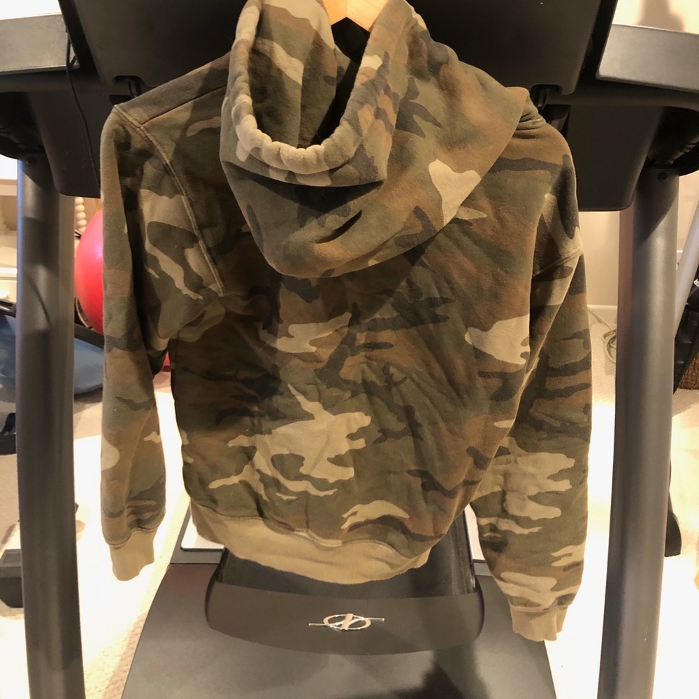 Aritzia Tna Boyfriend Camo Hoodie Sweatshirt Gem